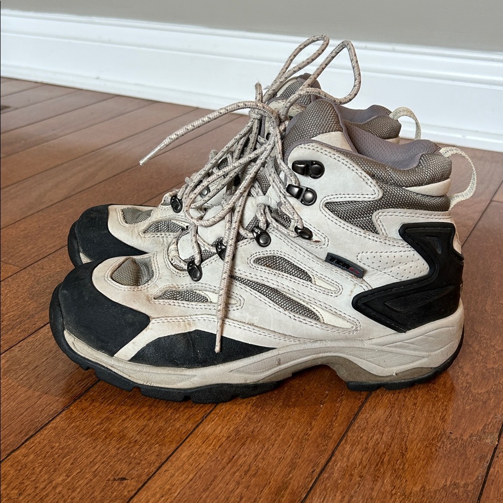 LL Bean Light Gray Waterproof  Dri-Lex Hiking Boots - 9.5